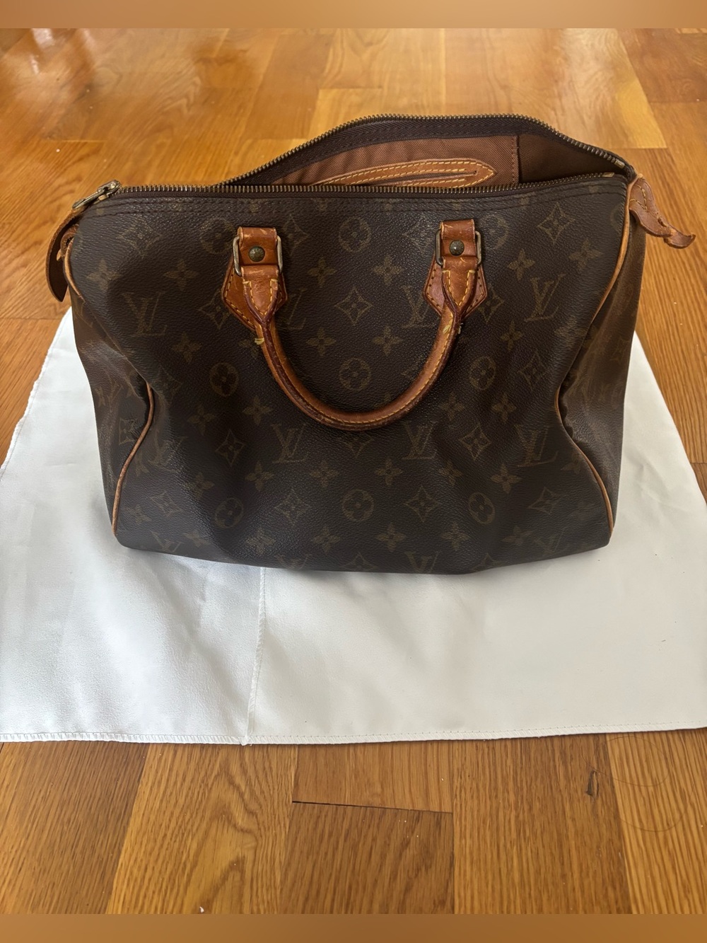 Louis Vuitton Vintage Speedy 30 Monogram Canvas Handbag - Picture 2 of 13